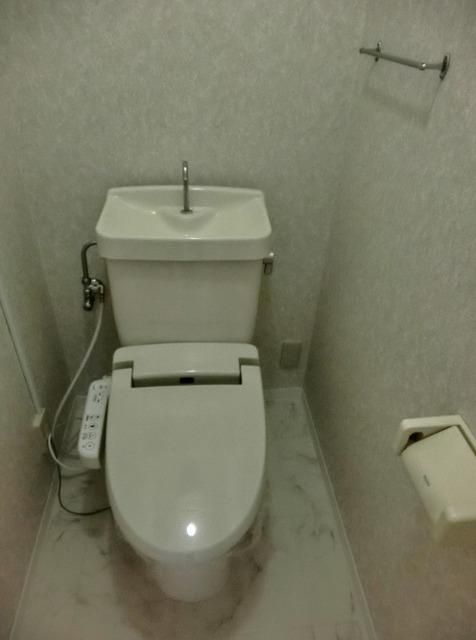 トイレ　ウォシュレット付き