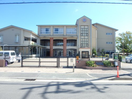 小学校　西宮市立上ケ原小学校（小学校）まで766m