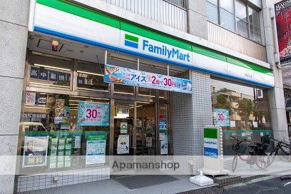 コンビニ　ファミリーマート（コンビニ）まで740m