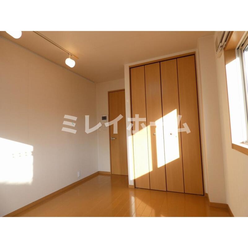 その他　同建物内、別のお部屋の参考写真になります。
