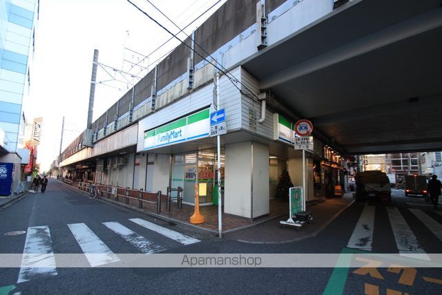 コンビニ　ファミリーマート（コンビニ）まで190m