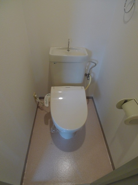 地下鉄鶴舞線 御器所駅 徒歩7分 4階建 築36年のトイレ写真
