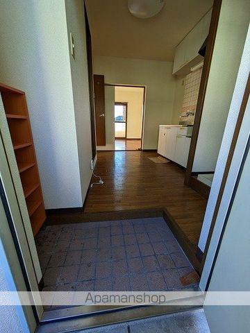 ＪＲ東海道本線 安倍川駅 徒歩6分 3階建 築28年の玄関写真