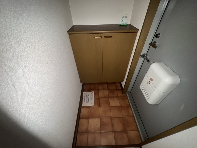 ブルースカイ山本IIIの玄関写真