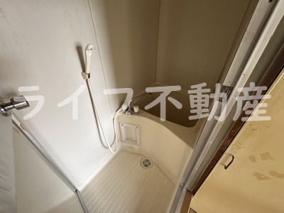 バス・シャワールーム　コンパクトで使いやすいお風呂です