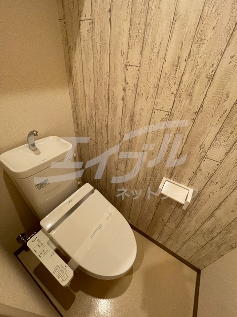 地下鉄今里筋線 瑞光四丁目駅 徒歩4分 3階建 築11年のトイレ写真