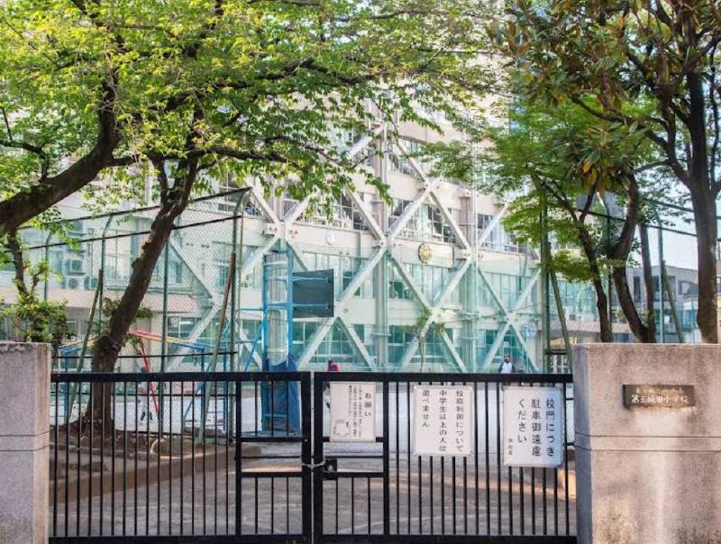 小学校　荒川区立第三峡田小学校（小学校）まで300m