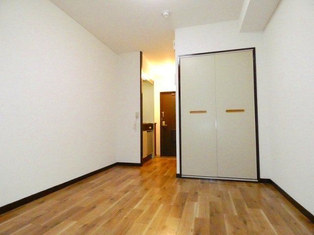 ライラックレインボー北木の本の内装写真