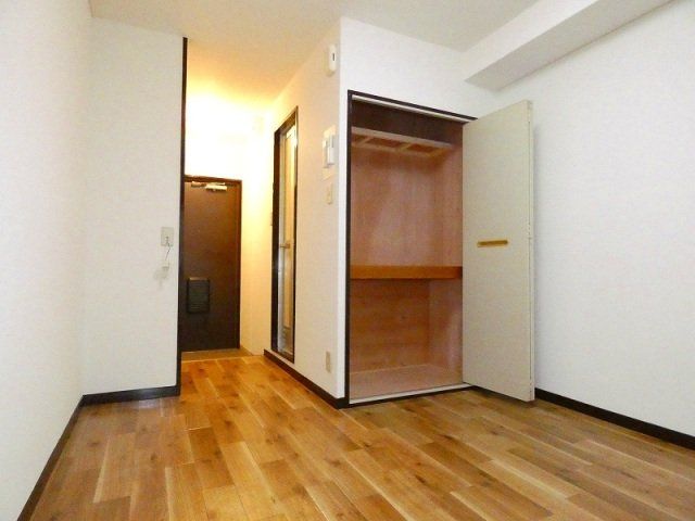 ライラックレインボー北木の本の内装写真