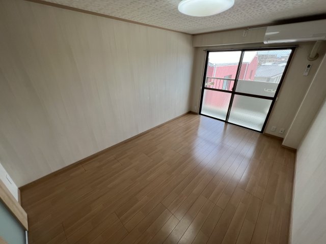 居室・リビング　エアコン付きで初期費用を抑えられます♪