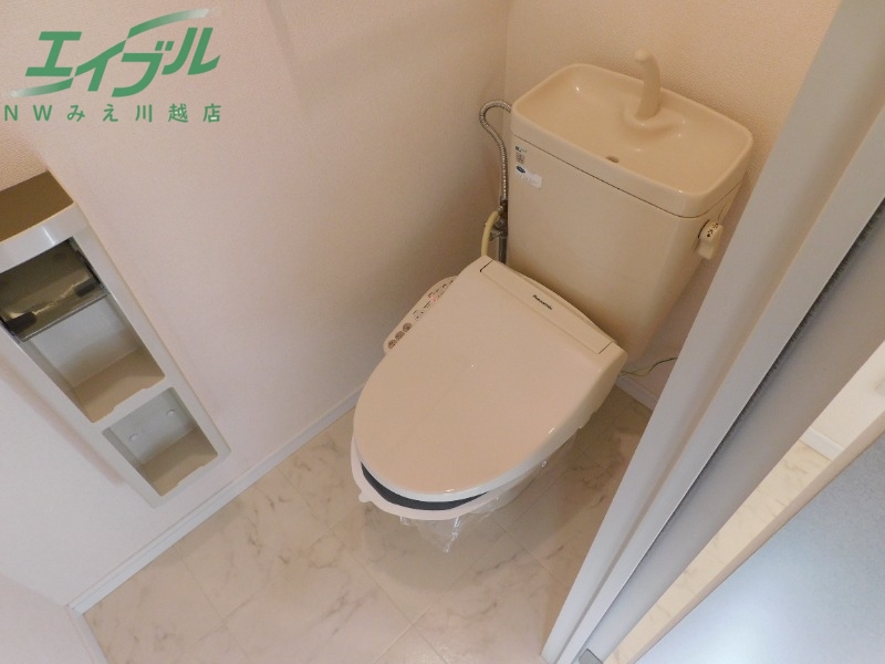 トイレ　同型反転部屋写真です。