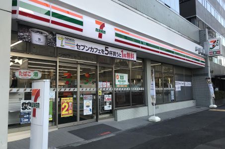 コンビニ　セブン-イレブン 港区港南２丁目店（コンビニ）まで111m