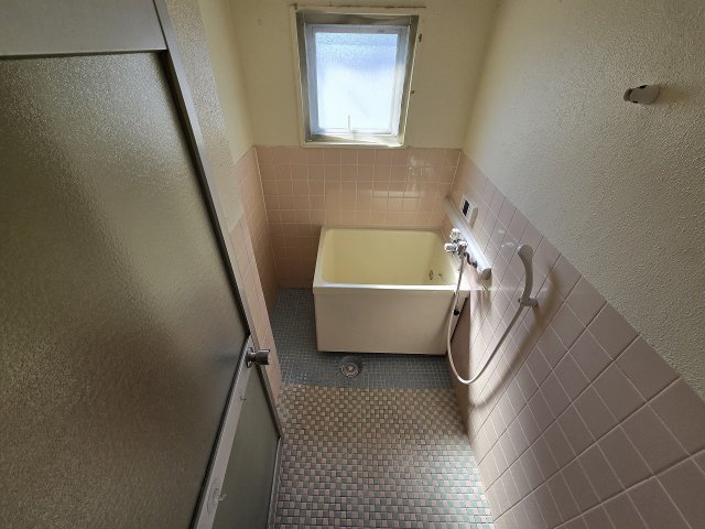 バス・シャワールーム　落ち着いた空間のお風呂です