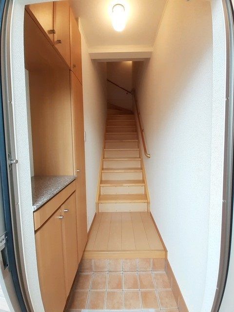 ＪＲ八高線 箱根ケ崎駅 徒歩8分 2階建 築19年の玄関写真