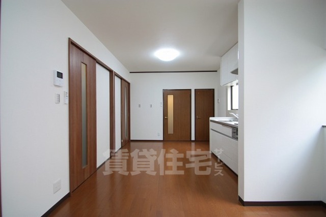 御領フルリノベーション戸建の居間写真