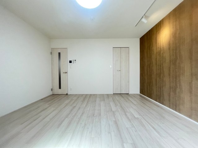 フジパレス出来島WEST5番館の居間写真
