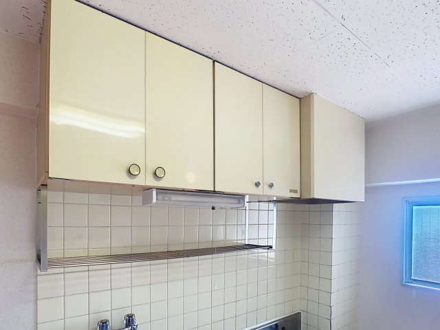 キッチン　掲載写真は同型モデルを掲載しており実際のお部屋と仕様等が異な