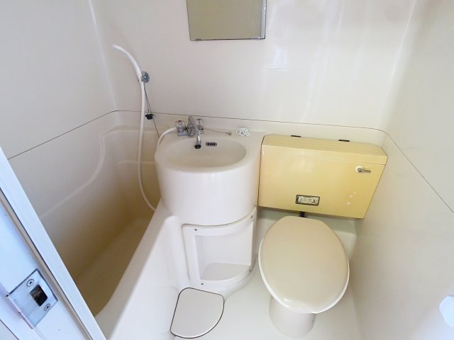 バス・シャワールーム　掲載写真は同型モデルを掲載しており実際のお部屋と仕様等が異な