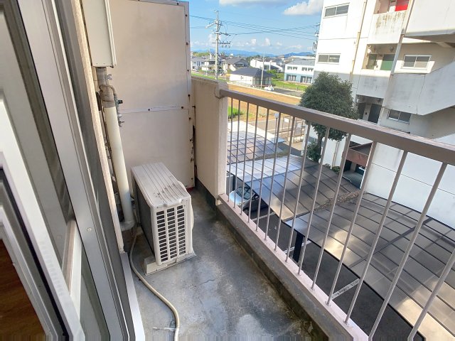 バルコニー　掲載写真は同型モデルを掲載しており実際のお部屋と仕様等が異な