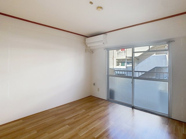 居室・リビング　掲載写真は同型モデルを掲載しており実際のお部屋と仕様等が異な