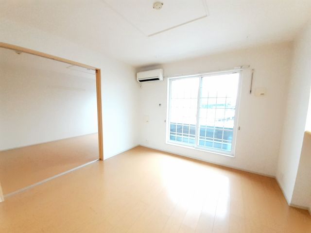 メゾンド クアトロの居間写真