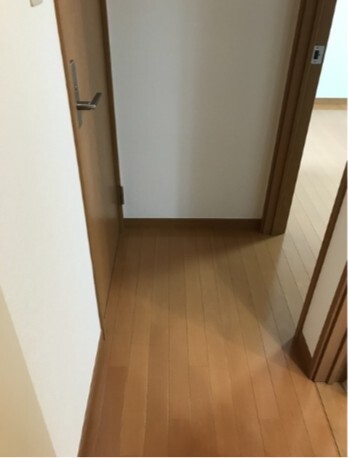 玄関　玄関より室内