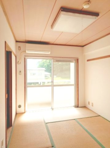 メゾンカドワキの居間写真