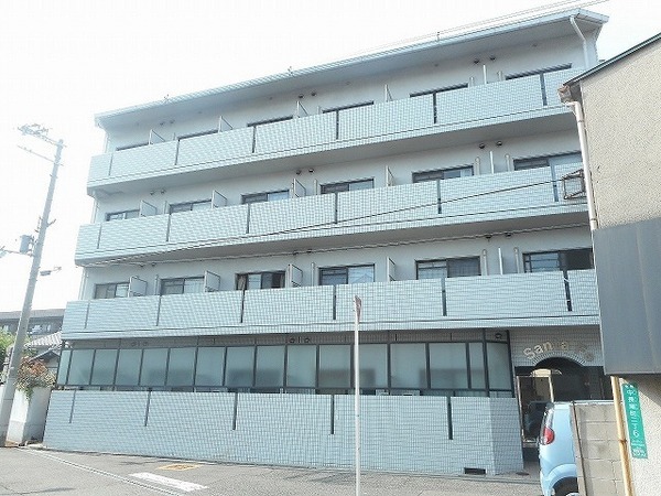 建物外観　オートロック付きです♪