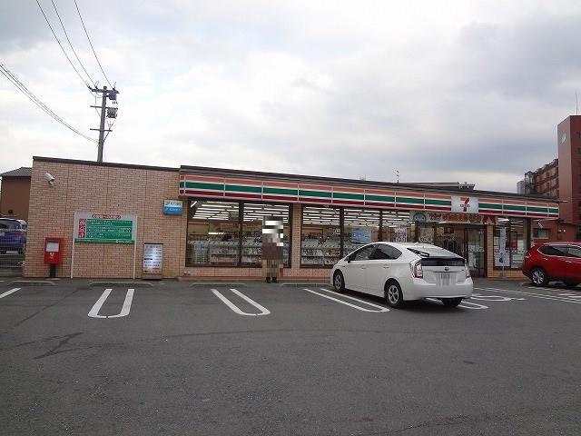 コンビニ　セブンイレブン八幡穴生1丁目店（コンビニ）まで470m