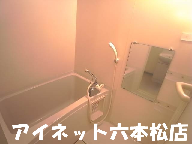 バス・シャワールーム　1日の疲れを癒しましょう。
