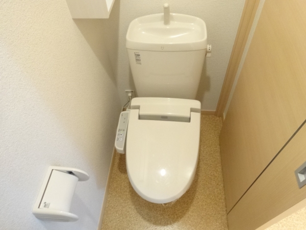 トイレ　温水シャワー付きトイレです