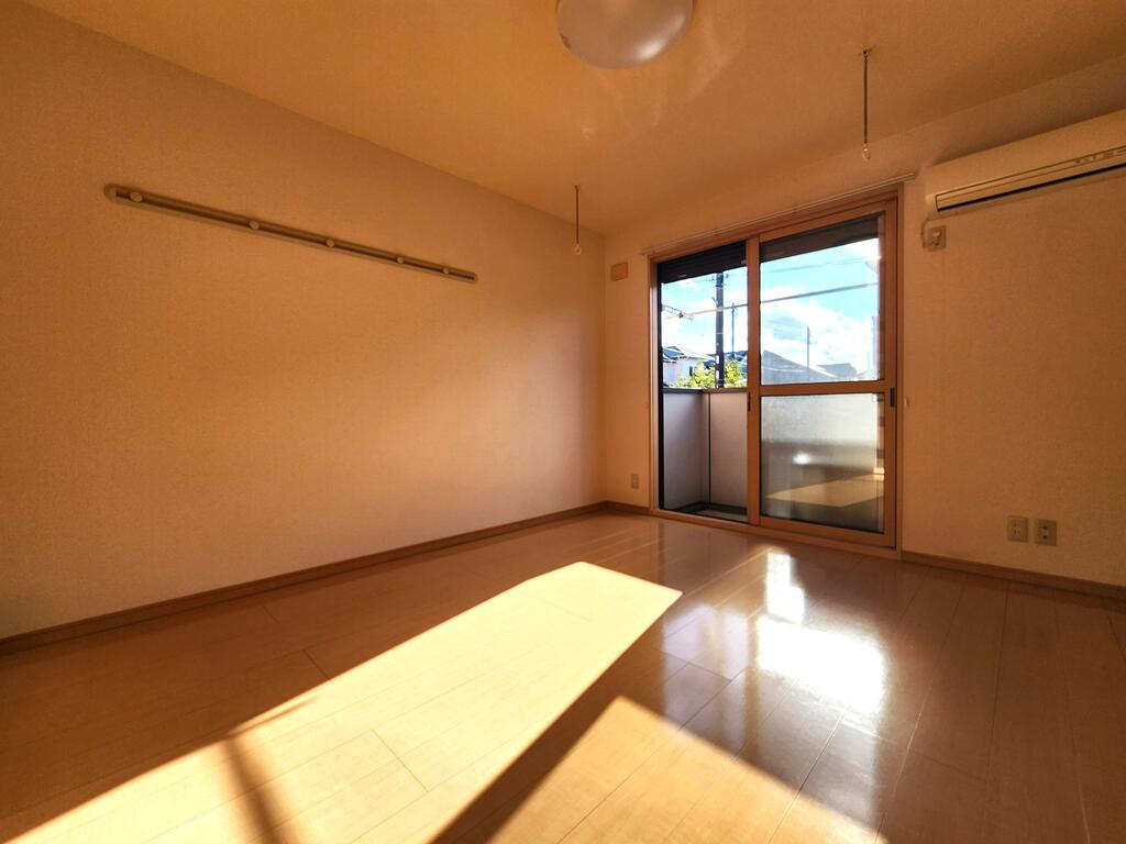 カーサモナリエ A棟の居間写真