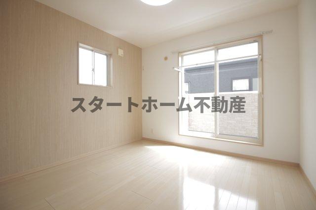 その他部屋・スペース　広くて明るい寝室