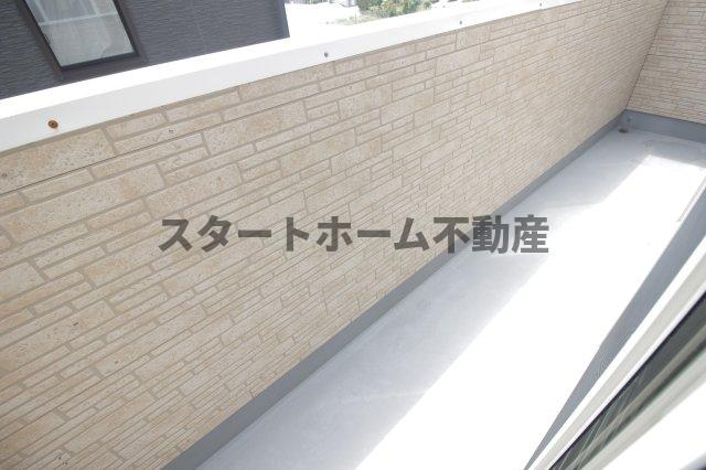 バルコニー　開放的で明るい空間を演出してくれるバルコニーです