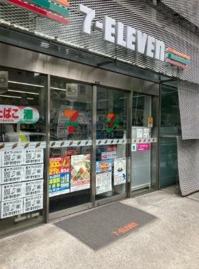 コンビニ　セブンイレブン 墨田亀沢3丁目店（コンビニ）まで128m