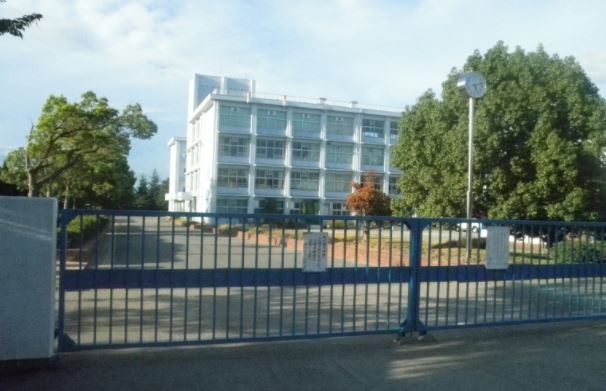中学校　三木市立緑が丘中学校（中学校）まで503m