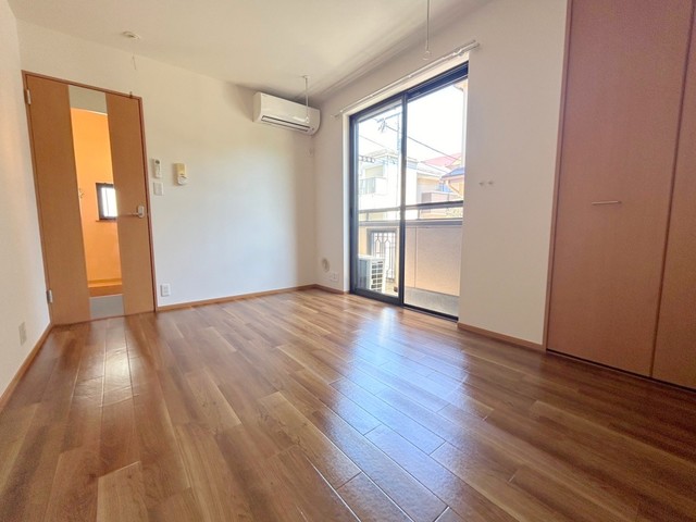 居室・リビング　★キレイにリフォーム済み♪1階でも明るいお部屋です★