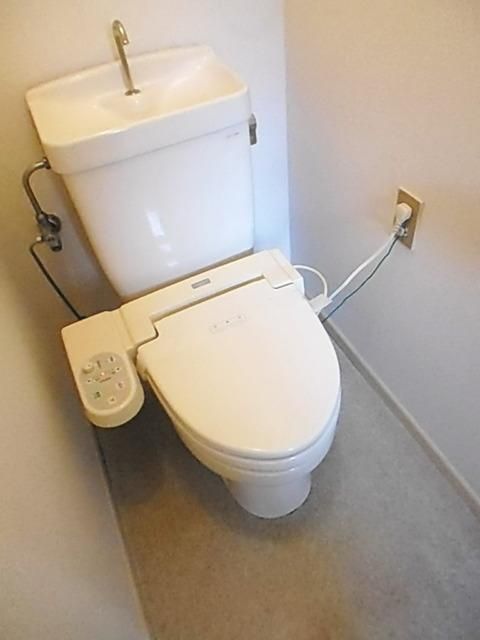 トイレ　★ウォシュレット付きのトイレです★