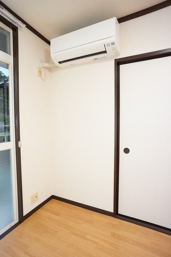 その他設備　洋室にエアコン１基付いてます！