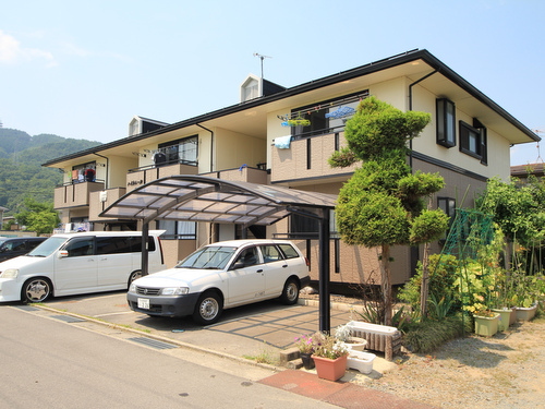 長野市篠ノ井塩崎のアパートの建物外観