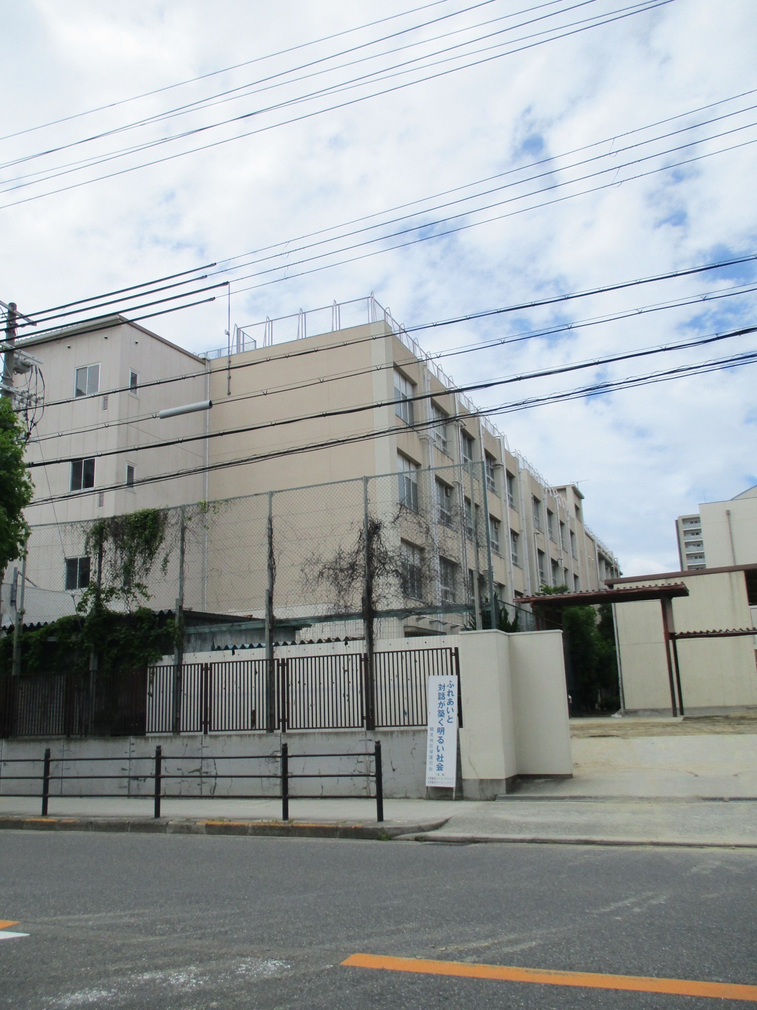 中学校　大阪市立今津中学校（中学校）まで856m