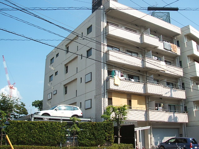 松岡ビルの建物外観