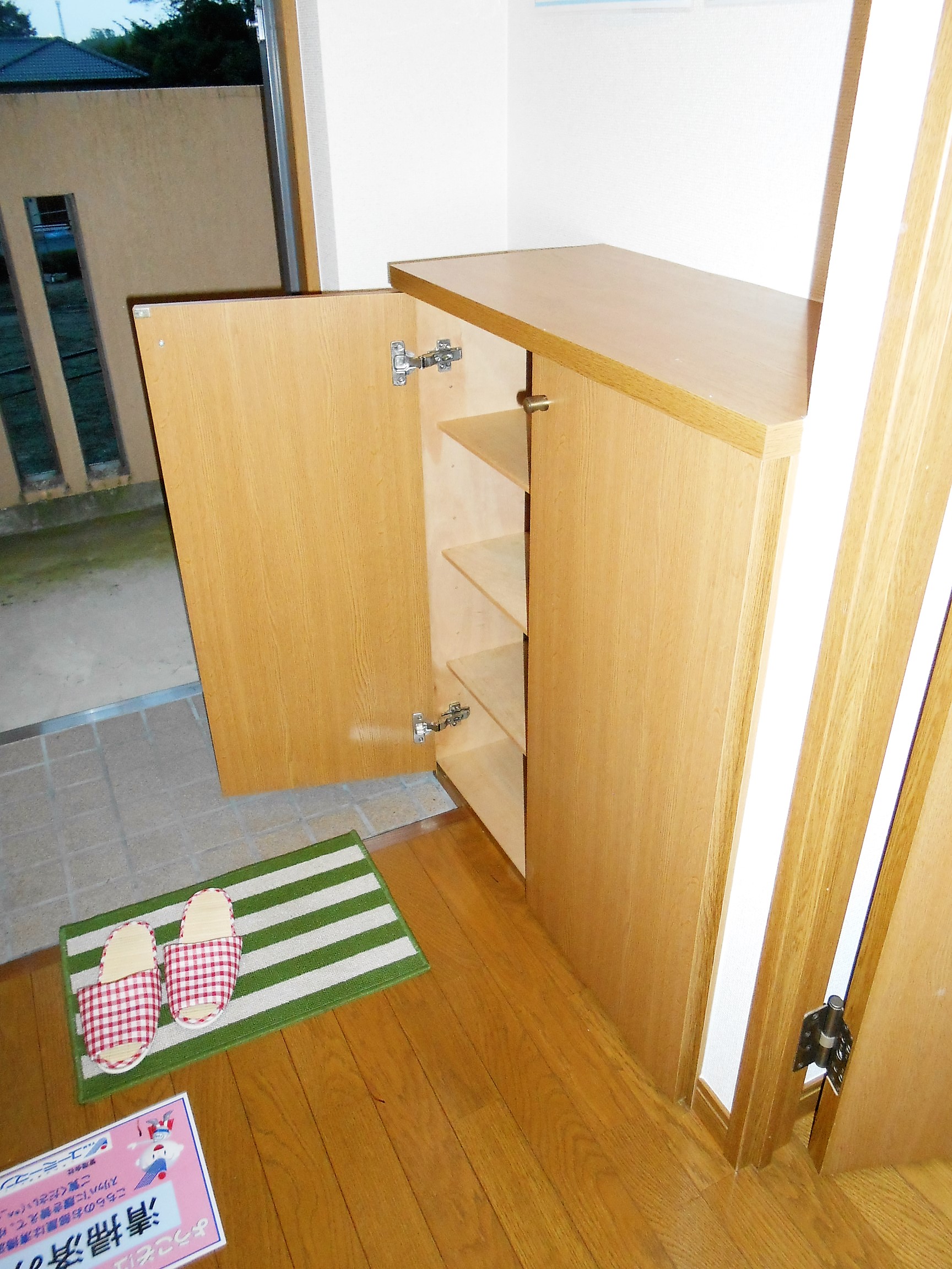 玄関　たくさんの靴が収納できるシューズボックスです。