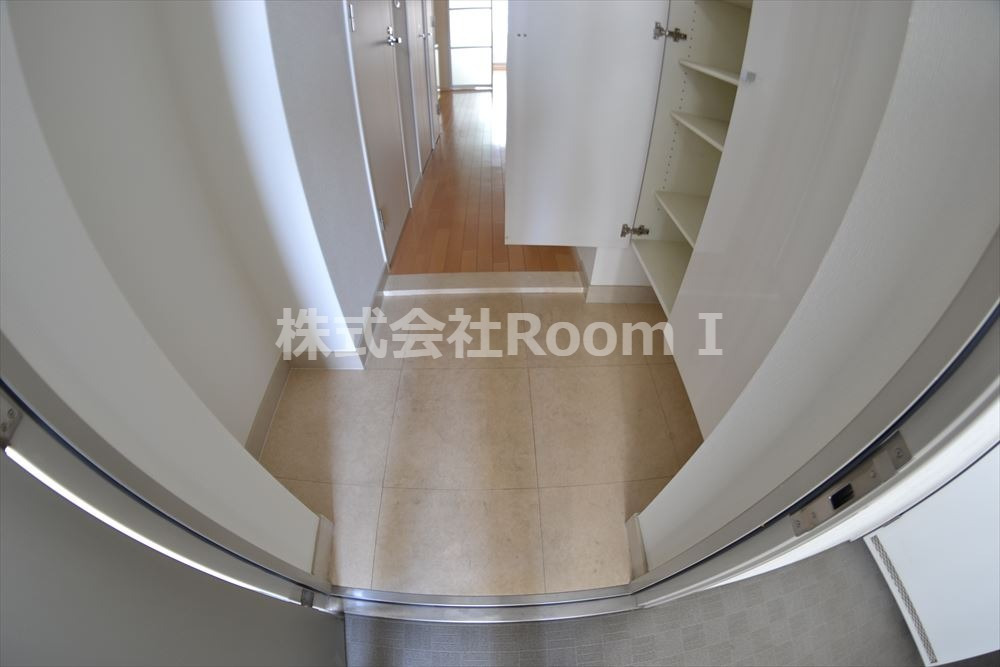 玄関　収納もある玄関です