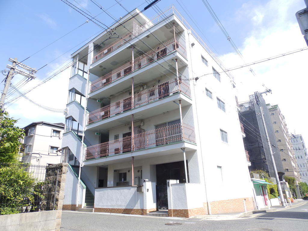 建物外観　明るい南向き