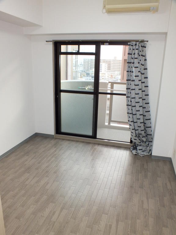 居室・リビング　天井高264cmなので高さがあります