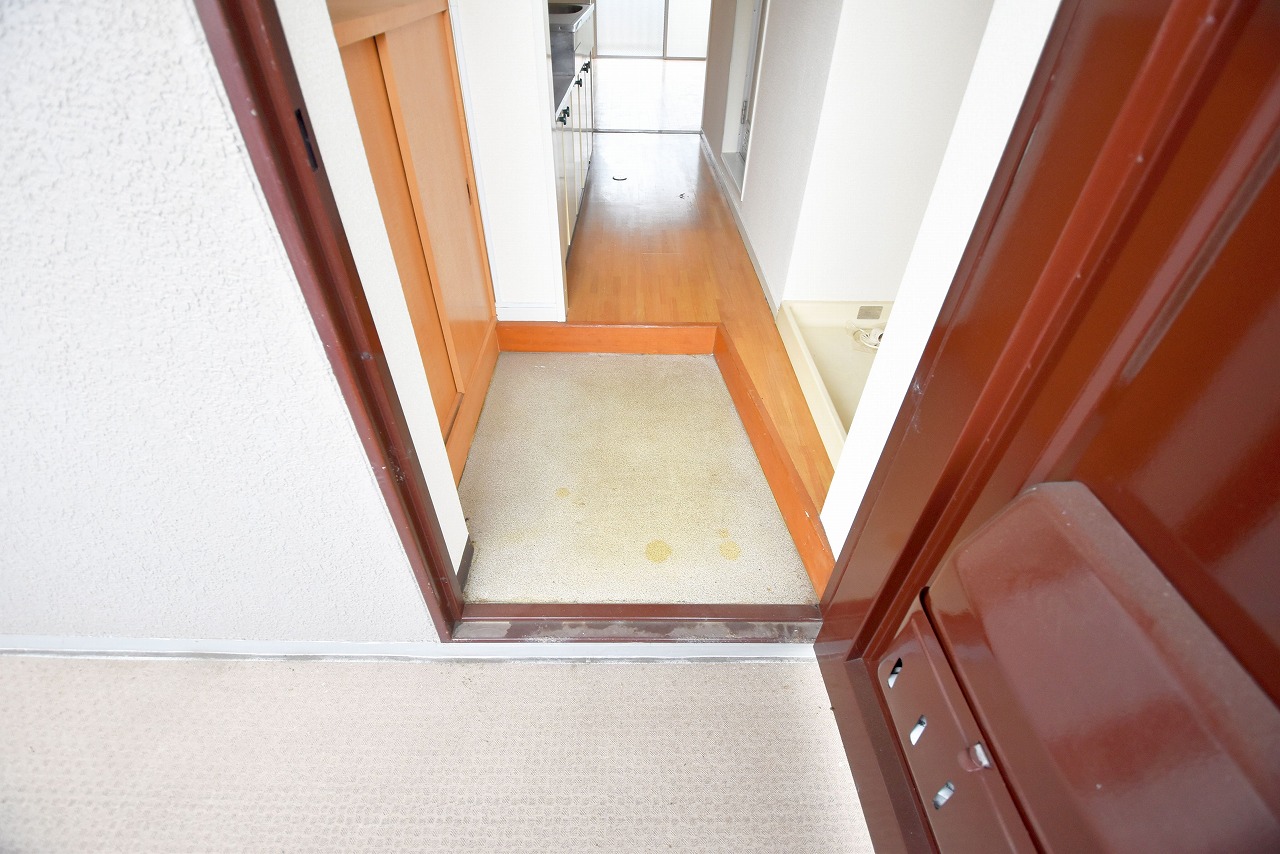 玄関　シャルム岡本