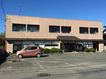 織内アパート 店舗の建物外観