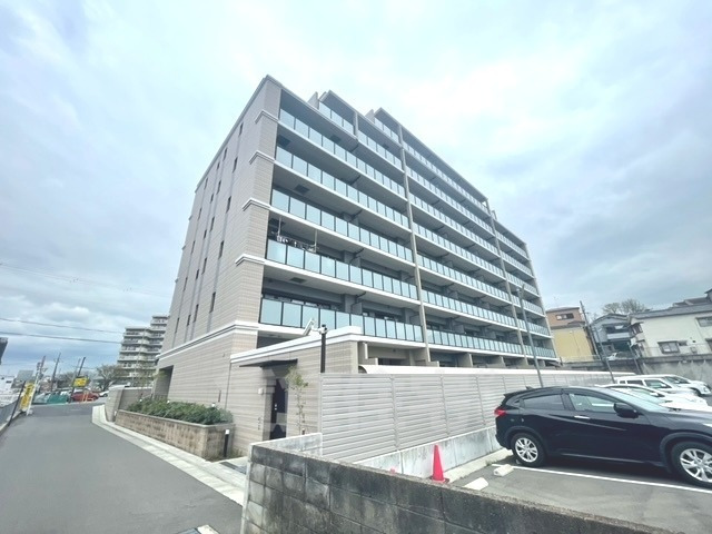 堺市西区上野芝向ヶ丘町のマンションの建物外観