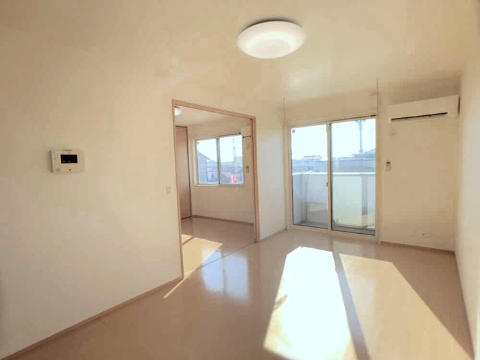 居室・リビング　南向きの明るいリビング